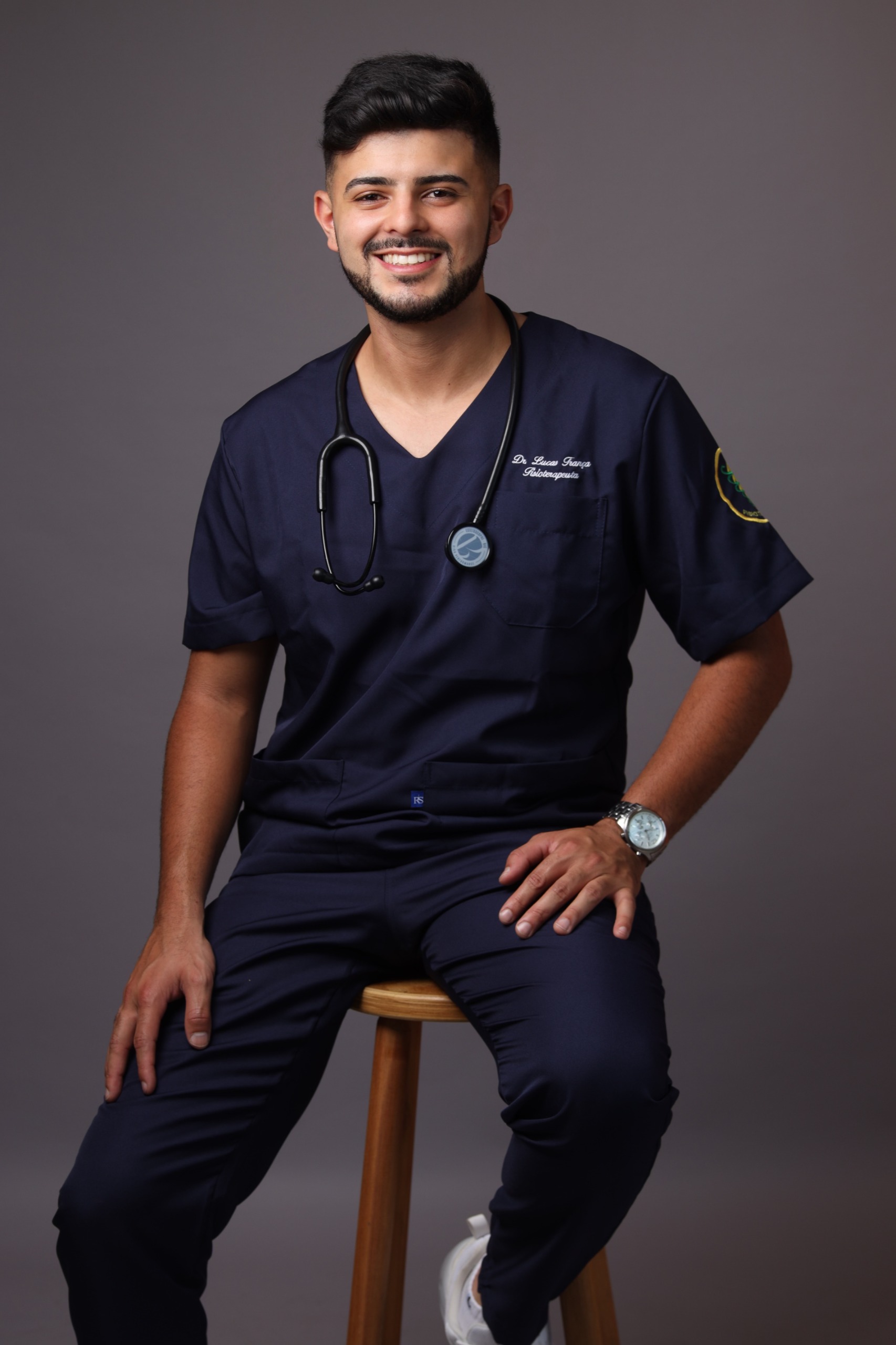 Fisioterapeuta Lucas França pronto para atendimento domiciliar